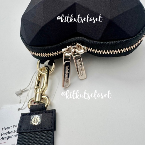 ⚡️SALE TODAY ONLY⚡️🆕 BLACK - NWT lululemon heart wristlet *VALENTINES DAY* - Picture 5 of 8